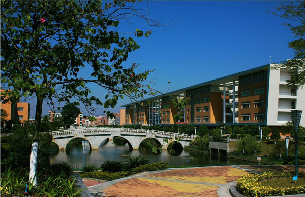 校(xiào)園風(fēng)光(guāng)