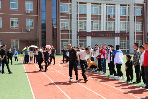 1742202503187845.jpg 1621903565048065984.jpg