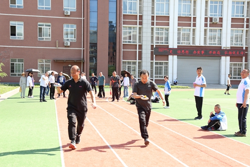 1742202513203840.jpg 1621903565078059807.jpg