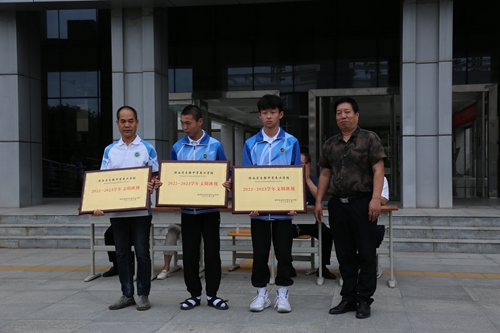 1742802842228741.jpg 1698376834889022913.jpg