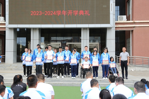 1742802850159783.jpg 1698376896252025098.jpg