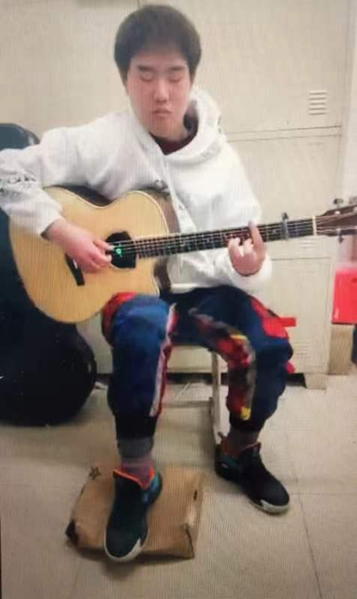 1742808824100785.jpg 1669795688017088541.jpg