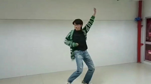 1742808834122836.jpg 1669795688139040581.jpg