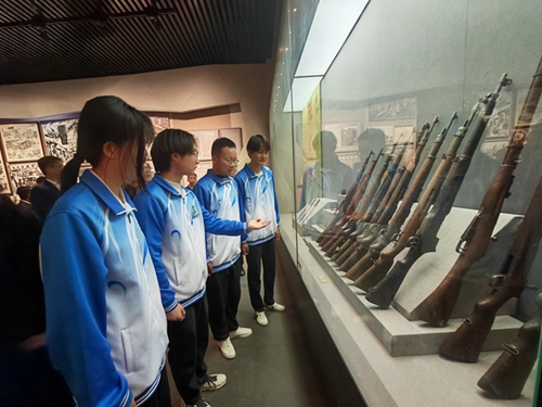 1743758747154277.jpg 05.jpg