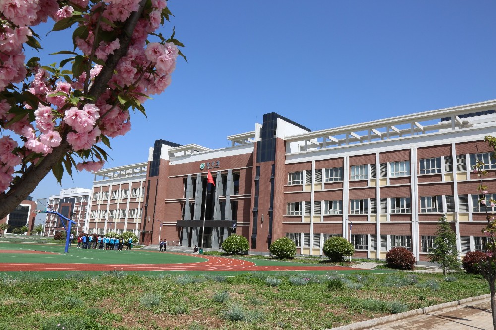 校(xiào)園風(fēng)光(guāng)